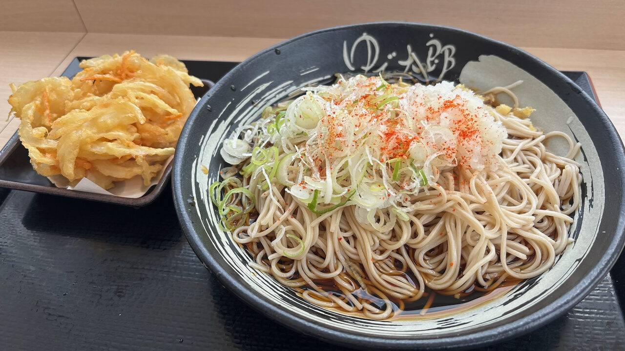 ゆで太郎の冷やし野菜かきあげそば大盛り