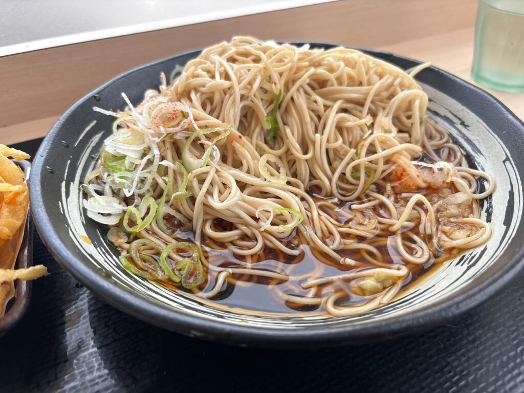 ゆで太郎 冷やし野菜かきあげそば 大盛り