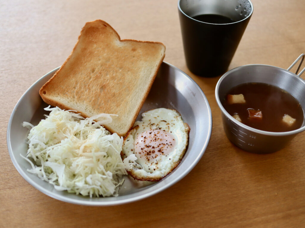 朝ごはん 朝食 目玉焼き
