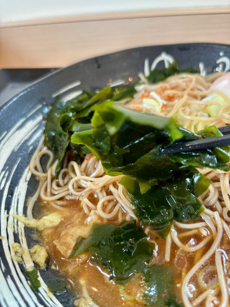 三陸わかめへ無料変更した朝そば