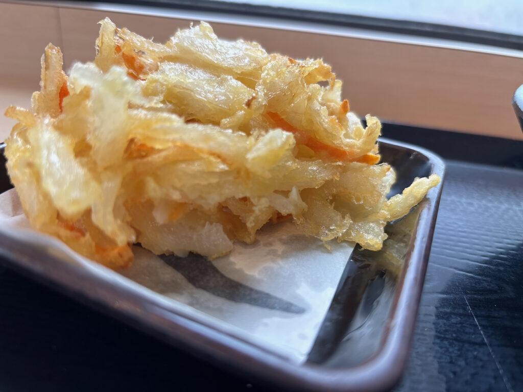ゆで太郎の野菜かき揚げのアップ写真