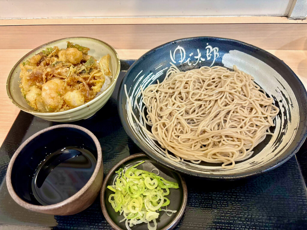 ゆで太郎の8月限定メニュー「AKE」ミニかきあげ丼セット