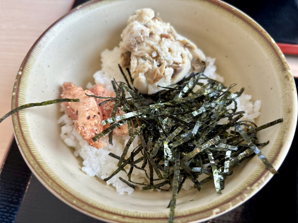 ゆで太郎の焼鯖炙りたらこごはん（ほぐし焼鯖と炙りたらこのアップ）