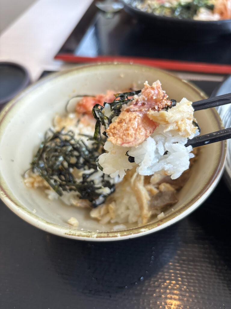 ゆで太郎の焼鯖炙りたらこごはん（ほぐし焼鯖と炙りたらこのアップ）