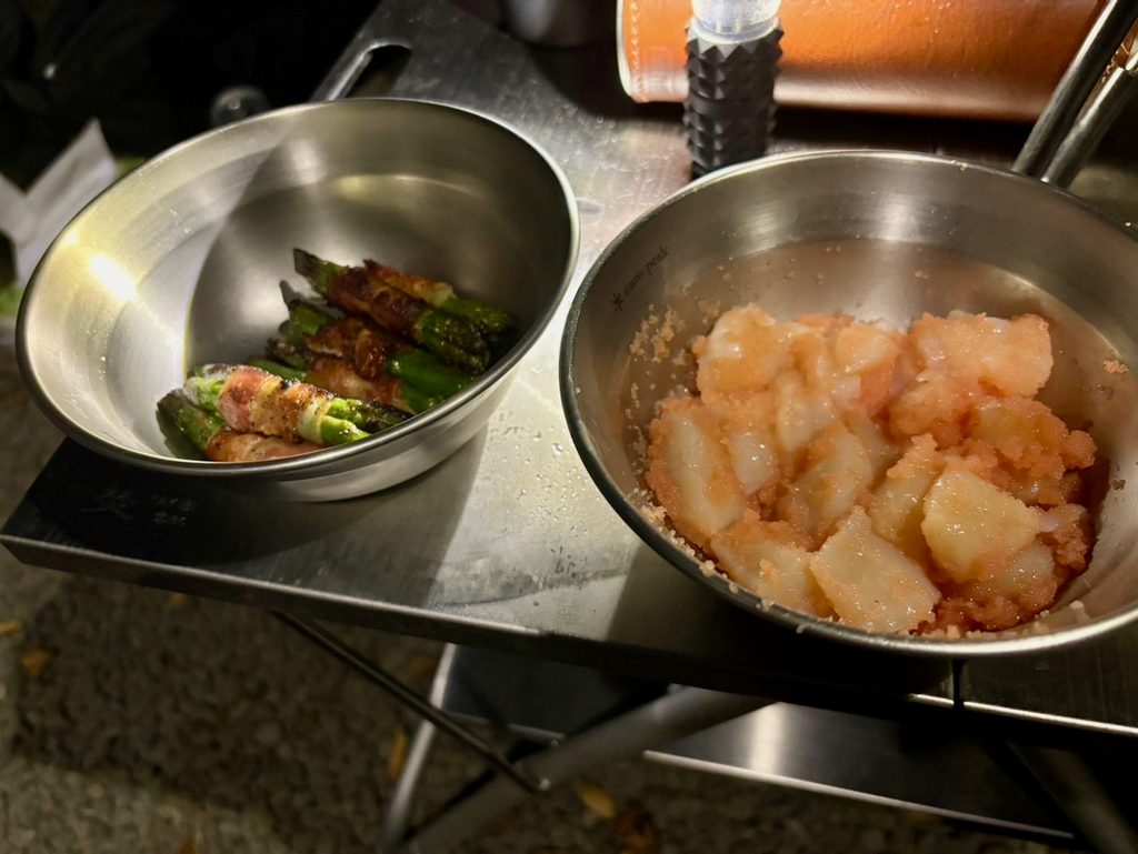 シェードのおかげで卓上料理もクッキリ見えて美味しそう