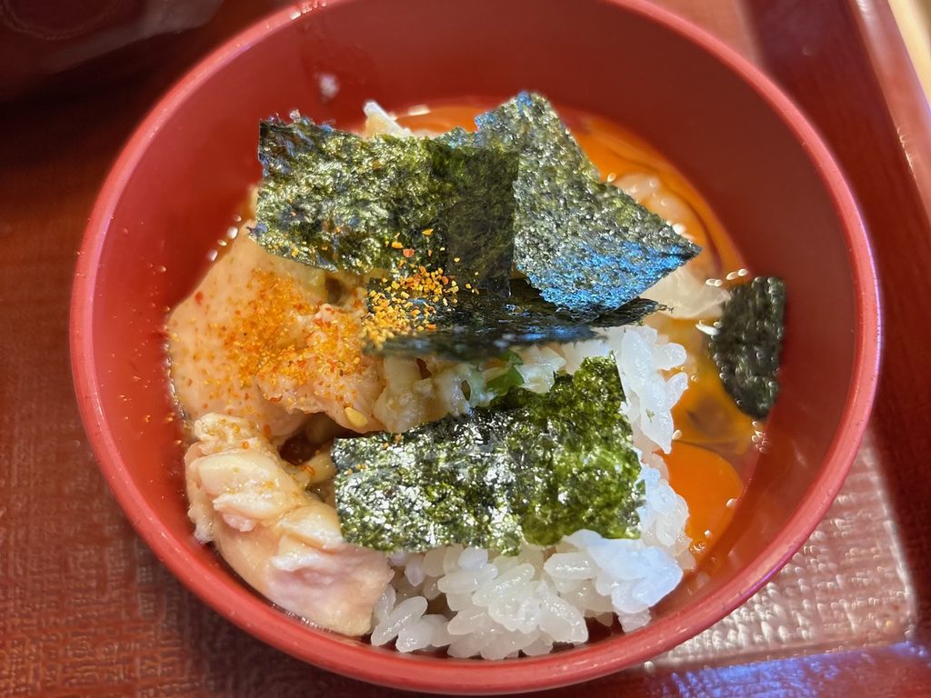 鶏小鉢×こだわり卵×おしんこで作る特製ミニ親子丼風