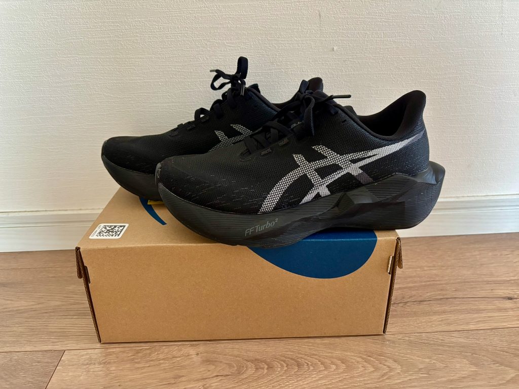 新しく購入したアシックスのノヴァブラスト6