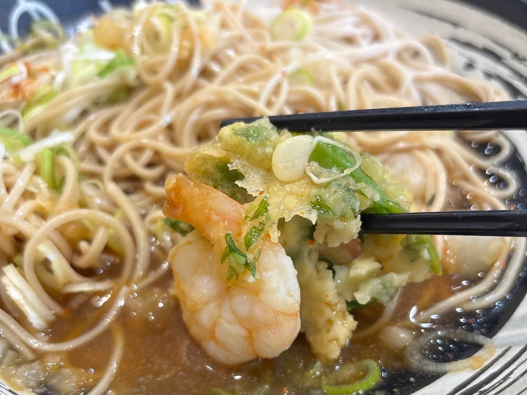 ほぼ海老だけをぶっかけそばへ投入